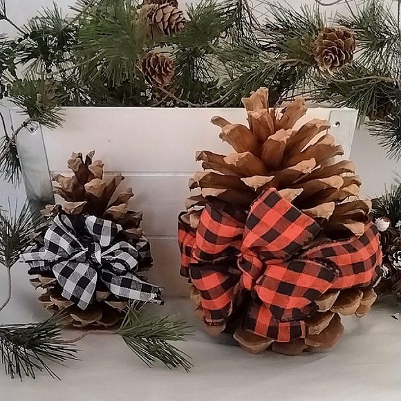 Giant Pinecones Rustic Buffalo Check Farmhouse Decor - Picture 1 of 6